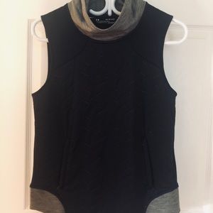 UNDER ARMOUR PULLOVER VEST